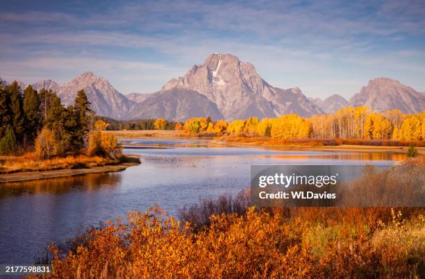 grand teton national park in the fall - catena montuosa teton foto e immagini stock