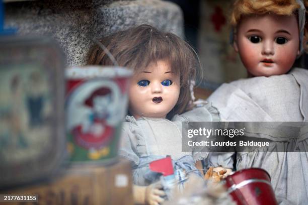 antique dolls - muñeca juguete fotografías e imágenes de stock