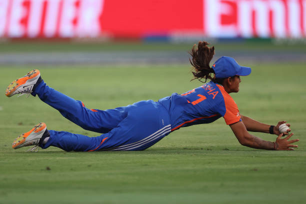 Radha Yadav ने अनफॉलो किया Palash Muchhal