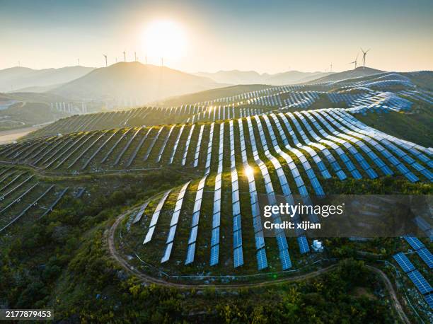 aerial view of solar panels in mountain - nachhaltige energie stock-fotos und bilder