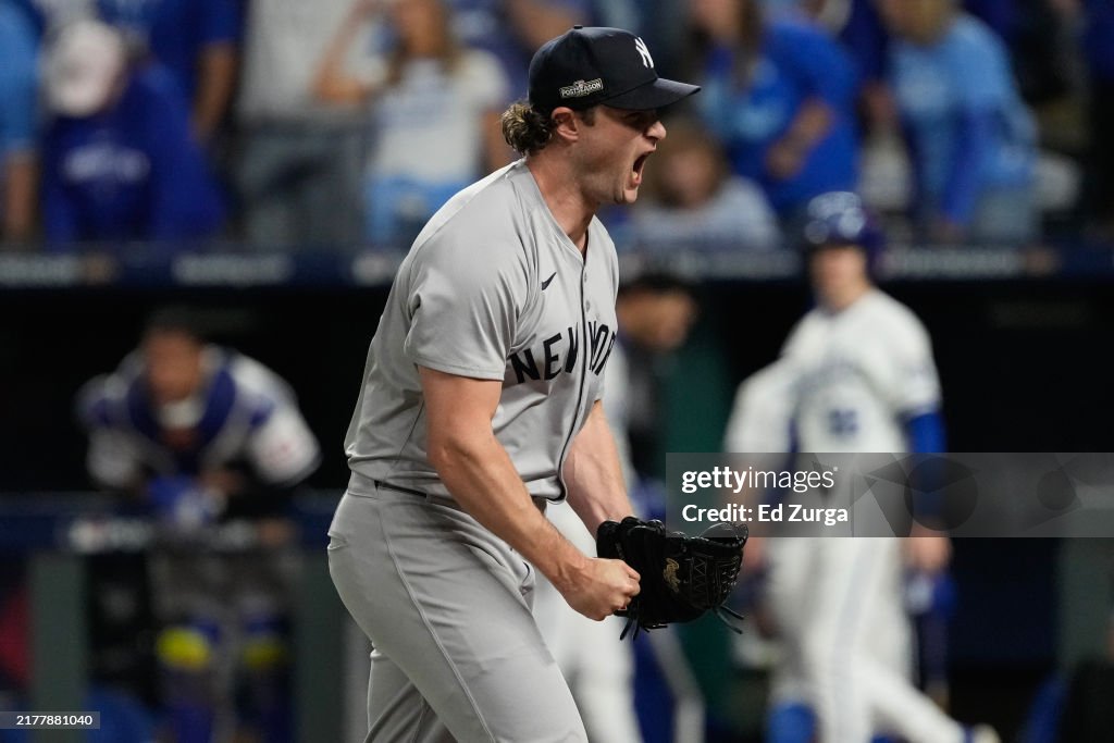 Division Series - New York Yankees v Kansas City Royals - Game 4