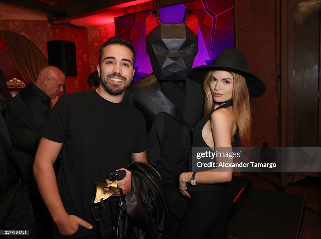 "Los 50" Premiere
