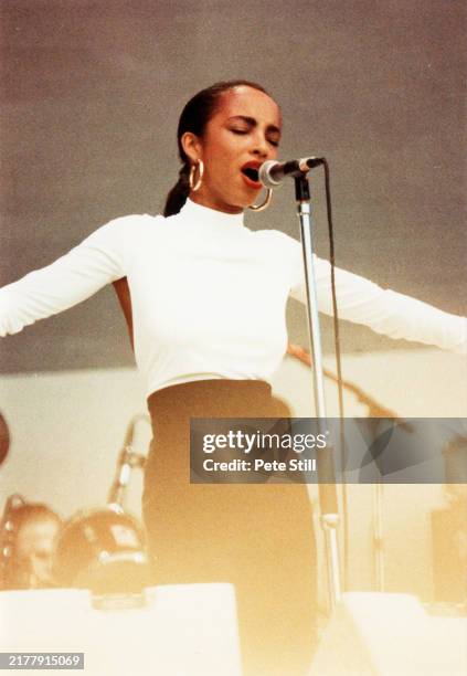 Sharde Singer Singer Sade performs on stage at Live Aid on July 13th, 1985 in... News ...
