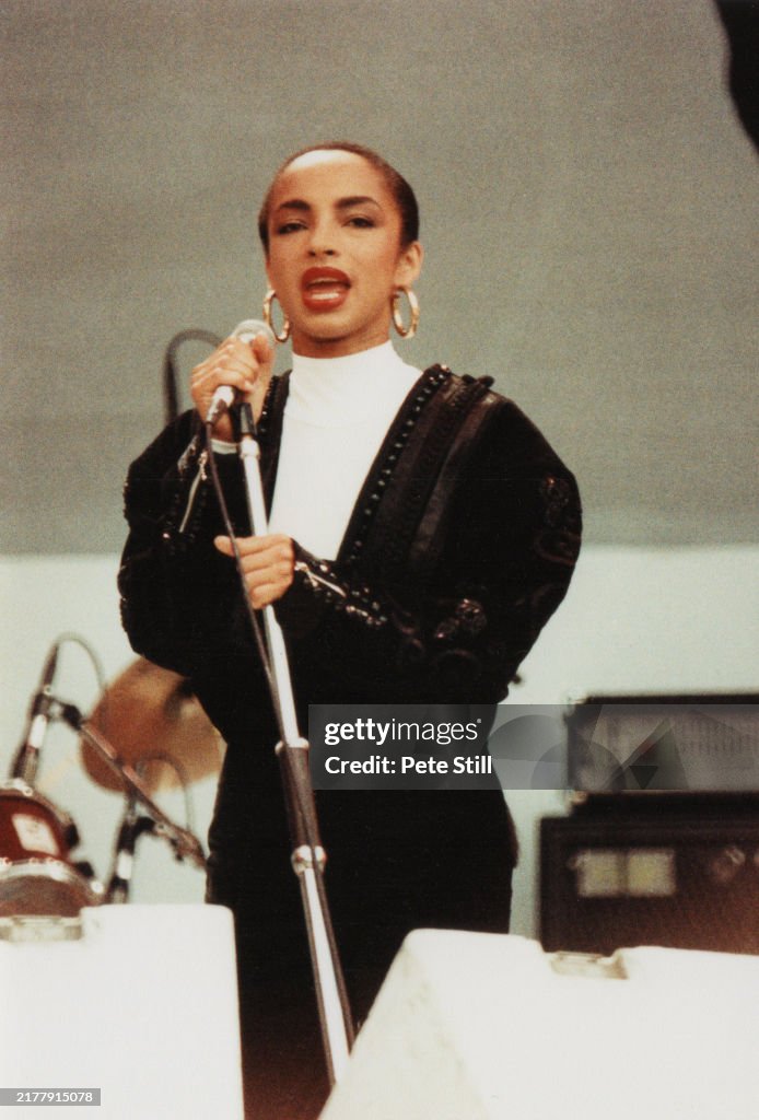 Sharde Singer Singer Sade performs on stage at Live Aid on July 13th, 1985 in... News ...