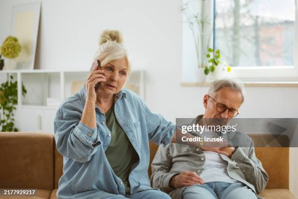 senior man with heart attack - herzinfarkt stock-fotos und bilder