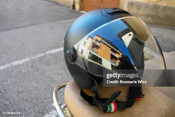close-up of motocycle helmet, shield reflecting house - sturzhelm stock-fotos und bilder