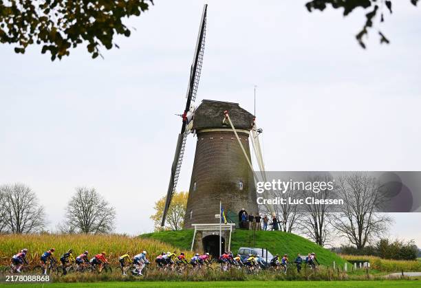 General view of the peloton competing during the 26th Simac Ladies Tour 2024, Stage 5 a 140km stage from Doetinchem to Doetinchem / #UCIWWT / on...