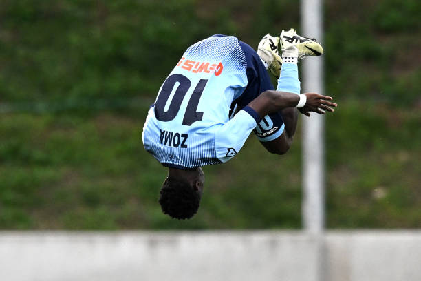 https://media.gettyimages.com/id/2178108627/it/foto/albino-italy-mohamed-ali-zoma-of-albinoleffe-celebrates-after-scoring-the-opening-goal-during.jpg?s=612x612&w=0&k=20&c=9V-LKQioQ4wgncSVac6VLMlO4FTC5Jm0J76ct059sJs=