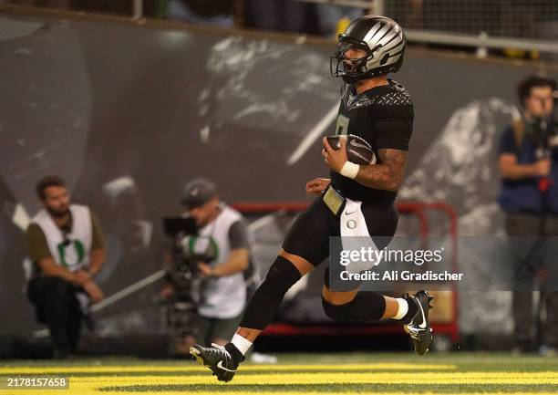 Dillon Gabriel of the Oregon Ducks reacts after running the ball for a touchdown during the fourth quarter against the Ohio State Buckeyes at Autzen...