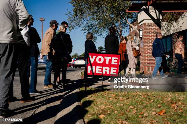Voting Line 3,866 Early Voting Line Stock Photos, High-Res Pictures, and Images ...