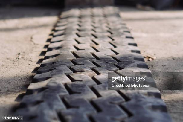 tread patterns: the design of off-road tires - atv tire stock pictures, royalty-free photos & images