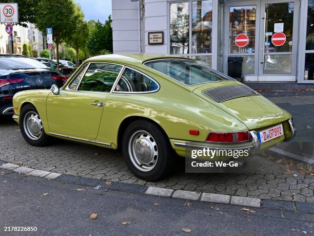 a gold-green porsche 912 from around 1968. - old car side view stock pictures, royalty-free photos & images