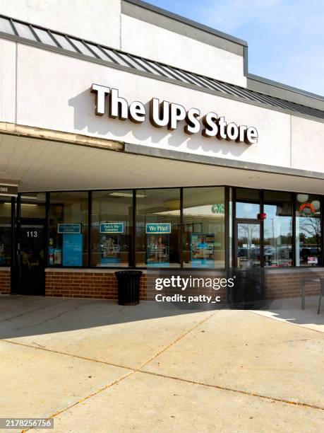 Ups Store Windows 1,083 The Ups Store Stock Photos, High-Res Pictures, and Images - Getty ...