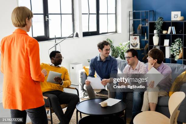 diverse business team on a constructive business meeting - gelijkwaardige behandeling stockfoto's en -beelden