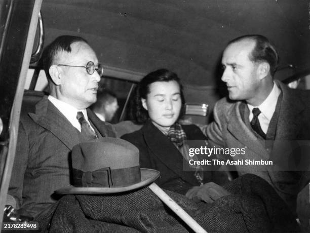 Class-A war criminal and former Foreign Minister Mamoru Shigemitsu is seen with his daughter Hanako and lawyer George A. Furness after his release on...