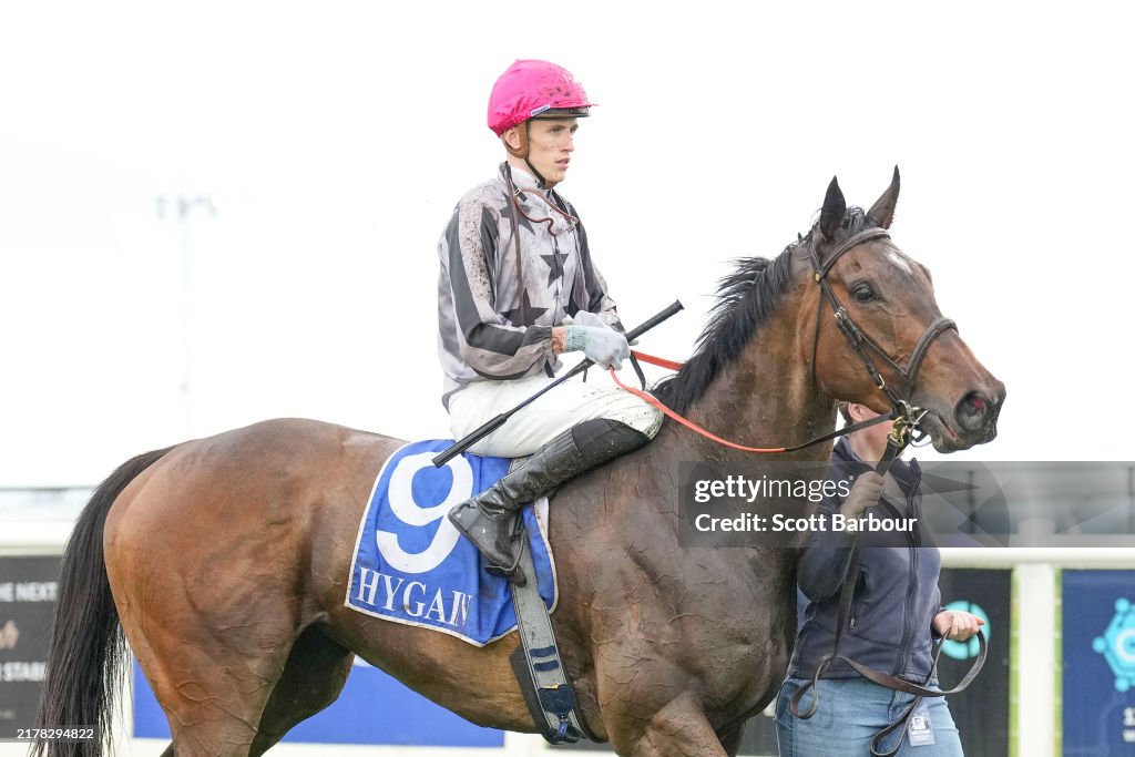 Bridgestone Select Pakenham Maiden Plate (Chute)