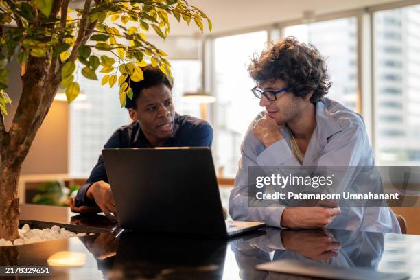 business development manager presenting data-driven strategies for future-focused decision-making during an informal business meeting in a modern office. the team engages with cloud computing, laptops, and technology to enhance performance and growth - startup services growth images stock pictures, royalty-free photos & images