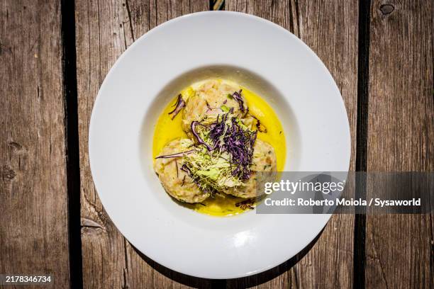 traditional canederli bread dumplings, south tyrol - bolinho de massa imagens e fotografias de stock