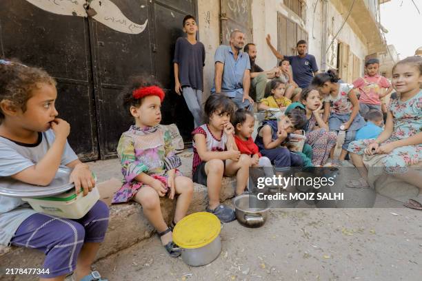 Food Rations Queue 638 Famine Struck Stock Photos, High-Res Pictures, and Images - Getty ...