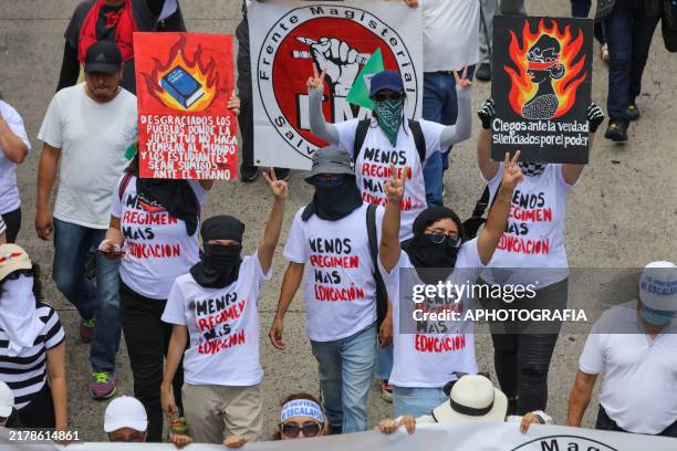Protesters Using Shirts 70 El Salvador T Shirts Stock Photos, High-Res Pictures, and Images ...
