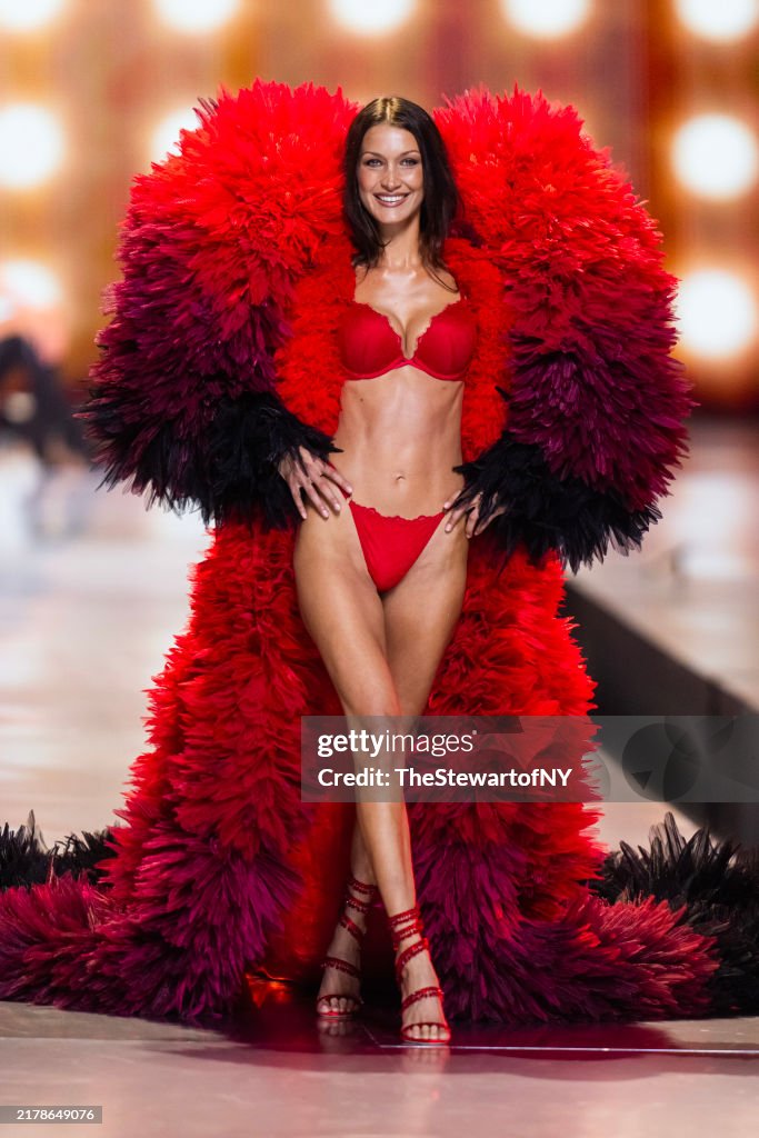 Victoria's Secret Fashion Show 2024