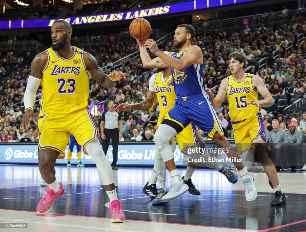 Golden State Warriors v Los Angeles Lakers