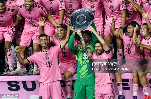 Inter Miami's Spanish midfielder Sergio Busquets, Uruguayan forward Luis Suarez, US goalkeeper Drake Callender and Argentine forward Lionel Messi...