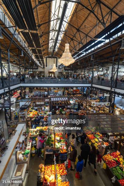sellers and customers in riga agenskalns market, latvia - riga stock-fotos und bilder