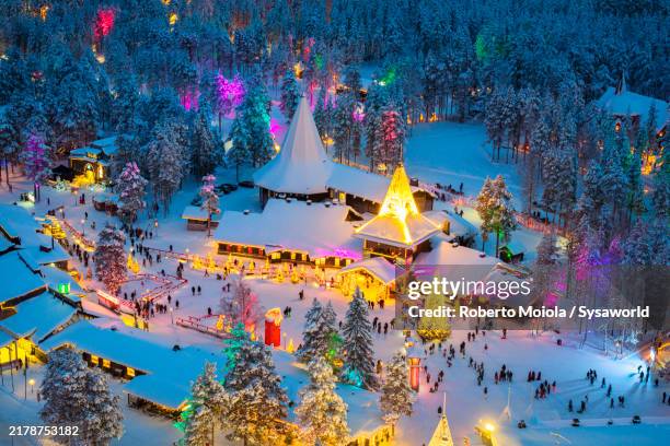 cheerful tourists enjoying the christmas markets - christmas town stock pictures, royalty-free photos & images