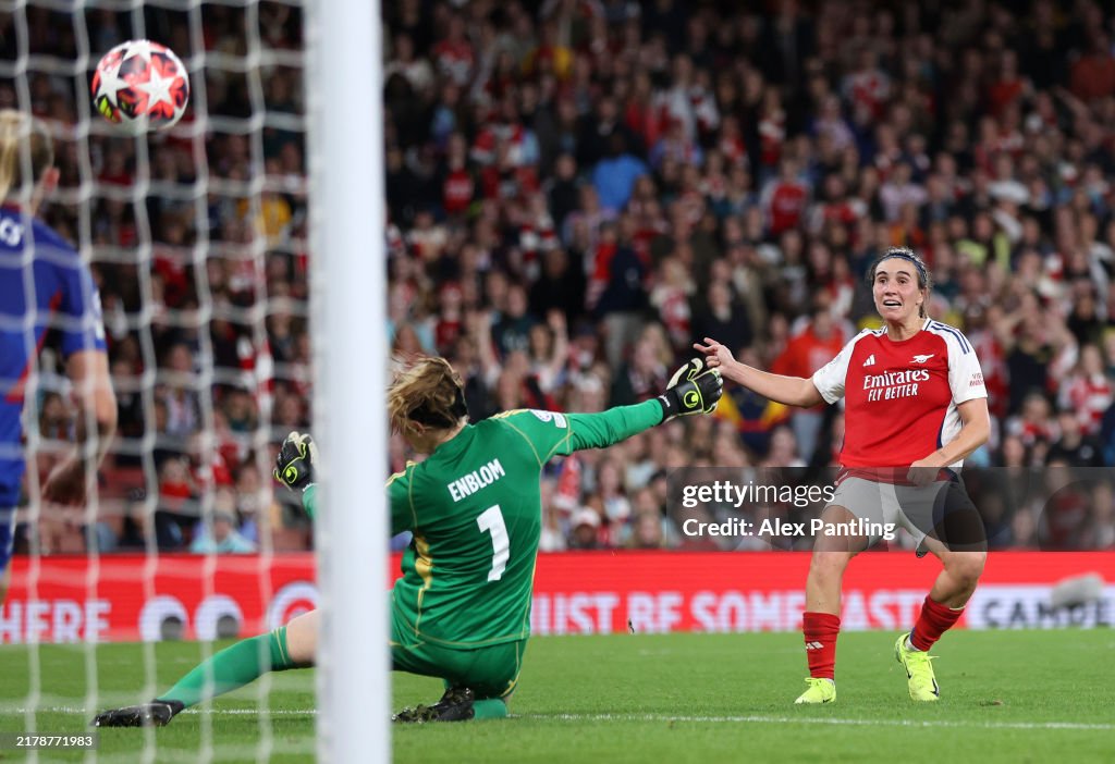 Arsenal FC v Valerenga - UEFA Women's Champions League 2024/25 Group Stage MD2