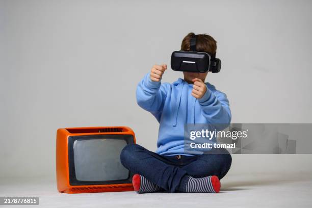 boy with vr glasses looking up - kids watching tv retro stock pictures, royalty-free photos & images