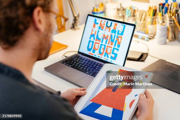 illustrator working at home - designberuf stock-fotos und bilder