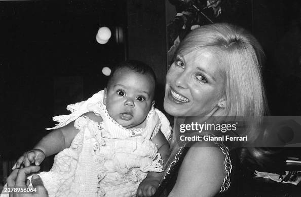 American actress Sue Lyon with her daughter, Madrid, Spain, 1971 News ...