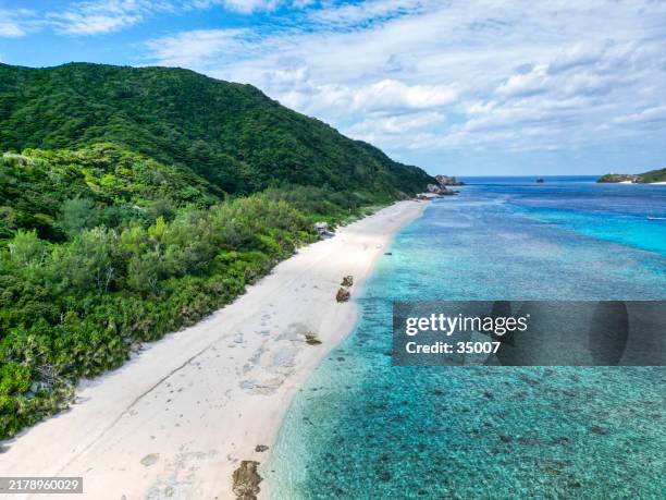 también conocida como isla, parque nacional de keramashotō, okinawa - prefectura de okinawa fotografías e imágenes de stock