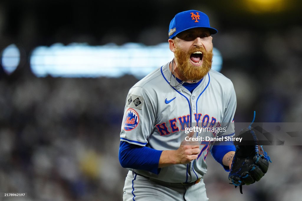 Garret Reed Reed Garrett of the New York Mets reacts while pitching during Game 6 ...