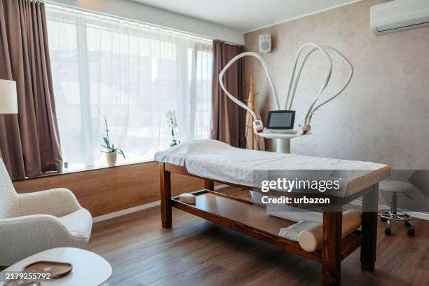 lpg-maschine in einem spa - wundverband stock-fotos und bilder