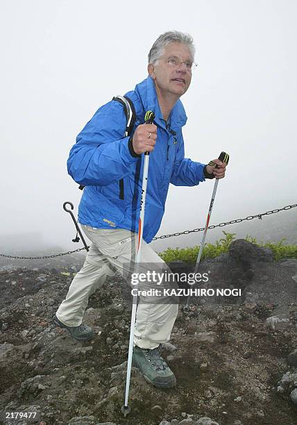 Hartwig Gauder, former German Olympic champion, climbs Mt. Fuji with a transplanted heart to appeal to the people to become donors for internal organ...