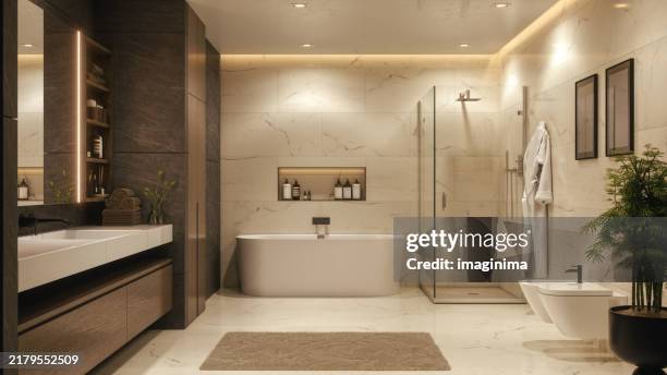 luxuriöses, modernes badezimmerinterieur mit marmoroberfläche und sanfter beleuchtung - badewanne stock-fotos und bilder