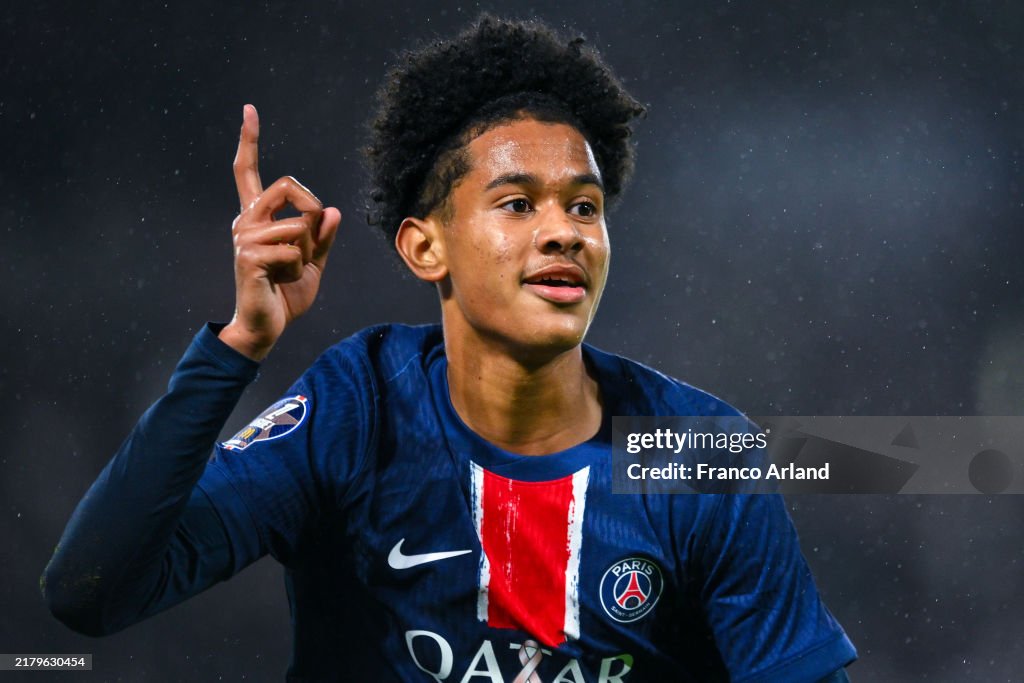 Paris Saint-Germain FC v RC Strasbourg Alsace - Ligue 1 McDonald's