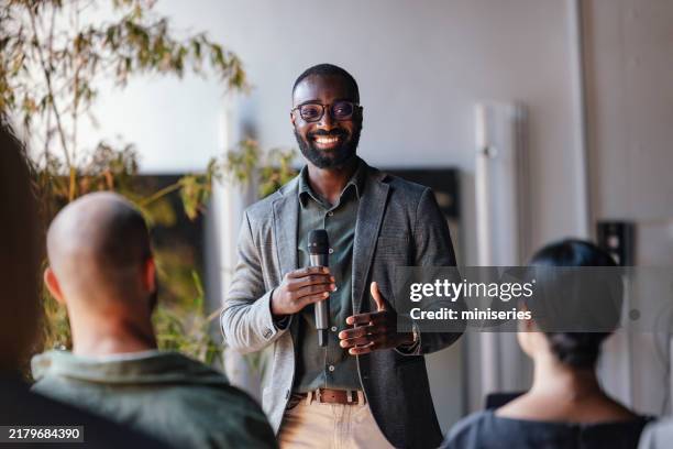 business conference speaker engaging audience with inspiring presentation - business conference stock pictures, royalty-free photos & images