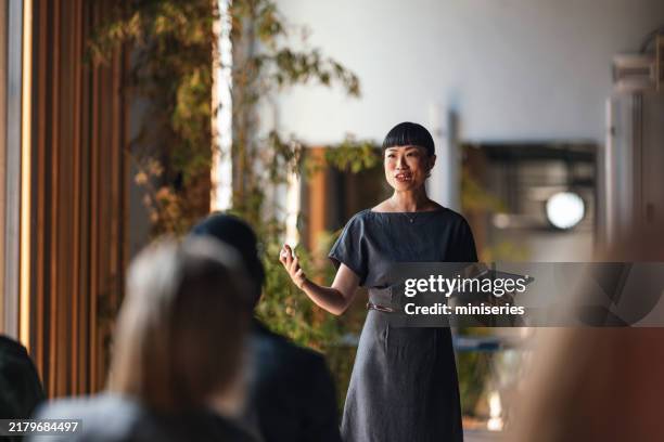 confident speaker leading a business conference session - styrelse bildbanksfoton och bilder