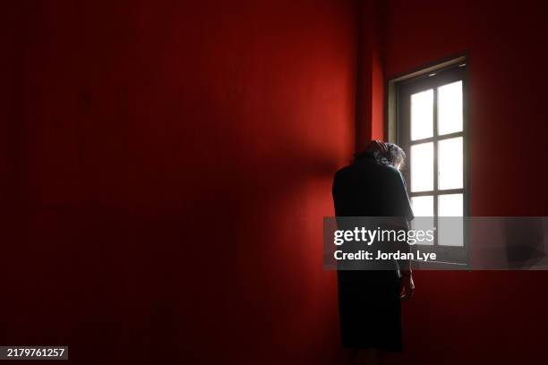 Man Stuck In Window 3,911 Stuck In Wall Stock Photos, High-Res Pictures, and Images - Getty ...