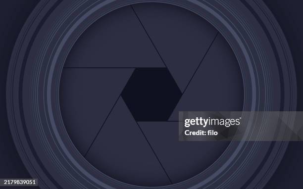 bildbanksillustrationer, clip art samt tecknat material och ikoner med camera video lens shutter dark background - filmkamera