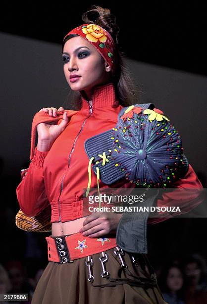 An Indian model displays a creation by designer Manish Arora on the third day of the Lakme India Fashion Week in Bombay,20 July 2003. The Fashion...