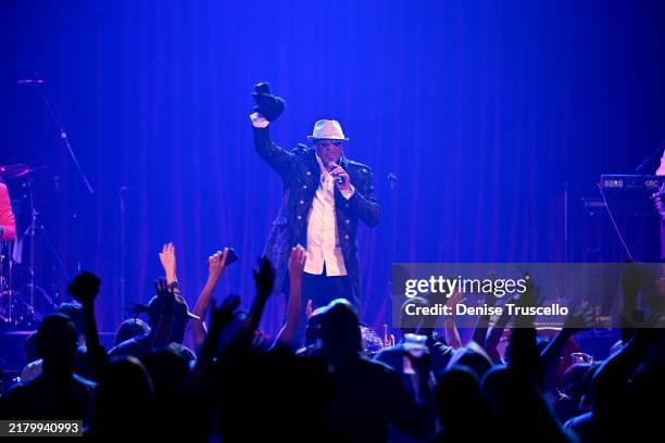 Skip Martin Singer 739 Skip Martin Photos & High Res Pictures - Getty Images