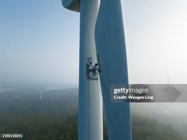 electrical worker repairing wind turbine facility - blade stock pictures, royalty-free photos & images