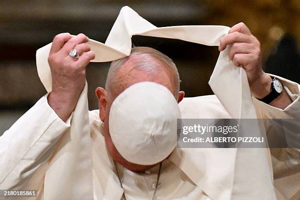 Pope Cap Making 1,897 Pope Cap Stock Photos, High-Res Pictures, and Images - Getty Images