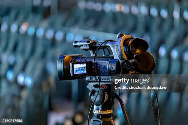 photographing video camera is broadcast live - film und rundfunkausrüstung stock-fotos und bilder