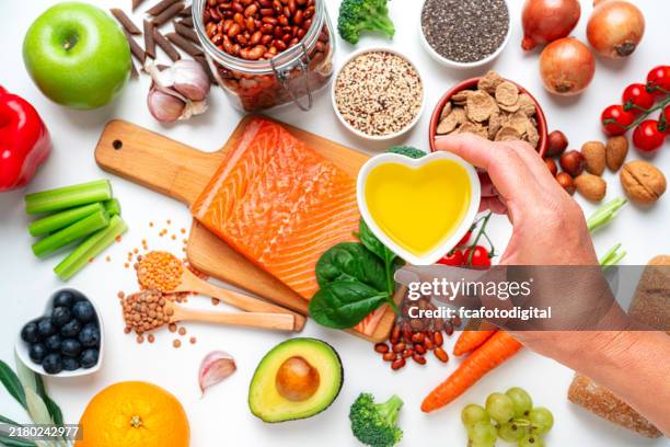 food ingredients recommended for a well balanced diet and heart care - cholesterol stockfoto's en -beelden