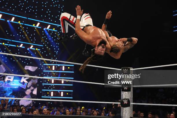 Smackdown Blue Ropes 44 New York Flip Board Stock Photos, High-Res Pictures, and Images ...
